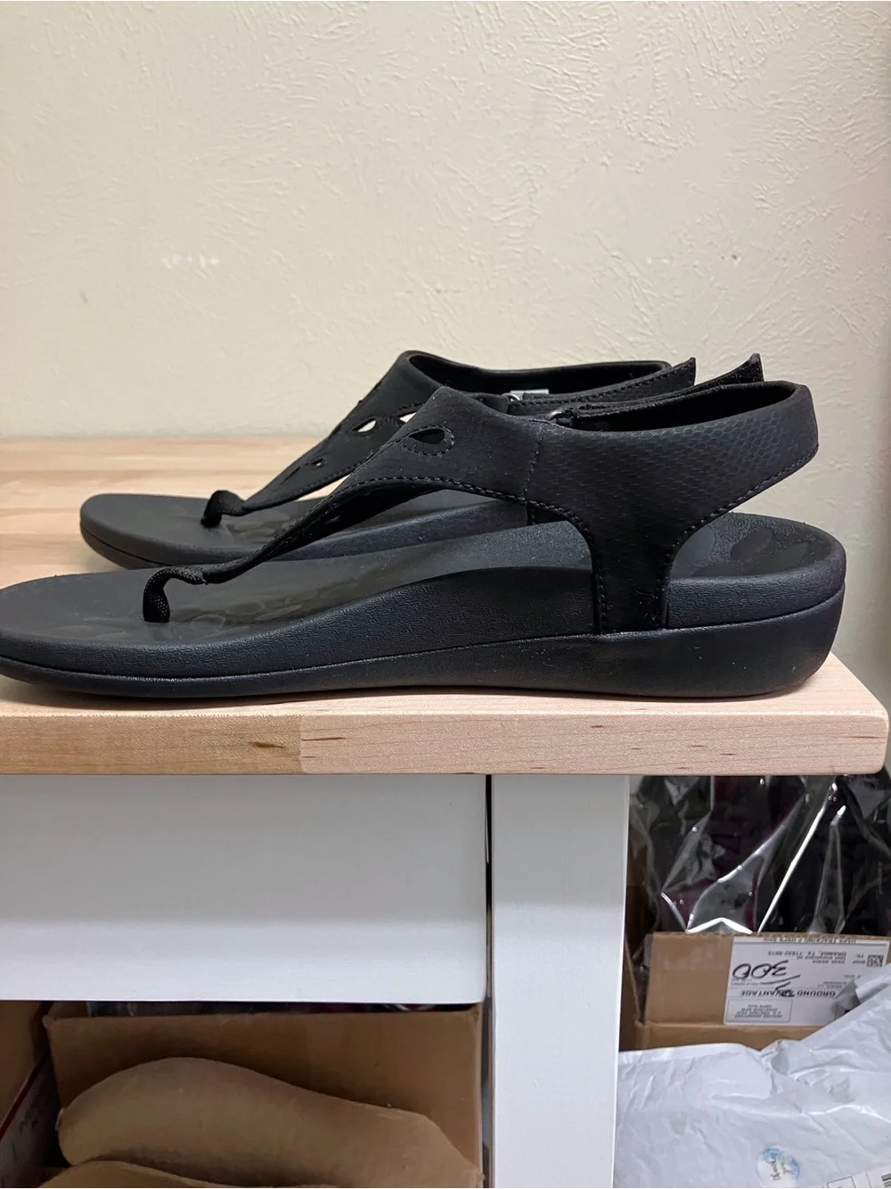 Black Women's Toe-Post Sandals with Decorative Cutouts